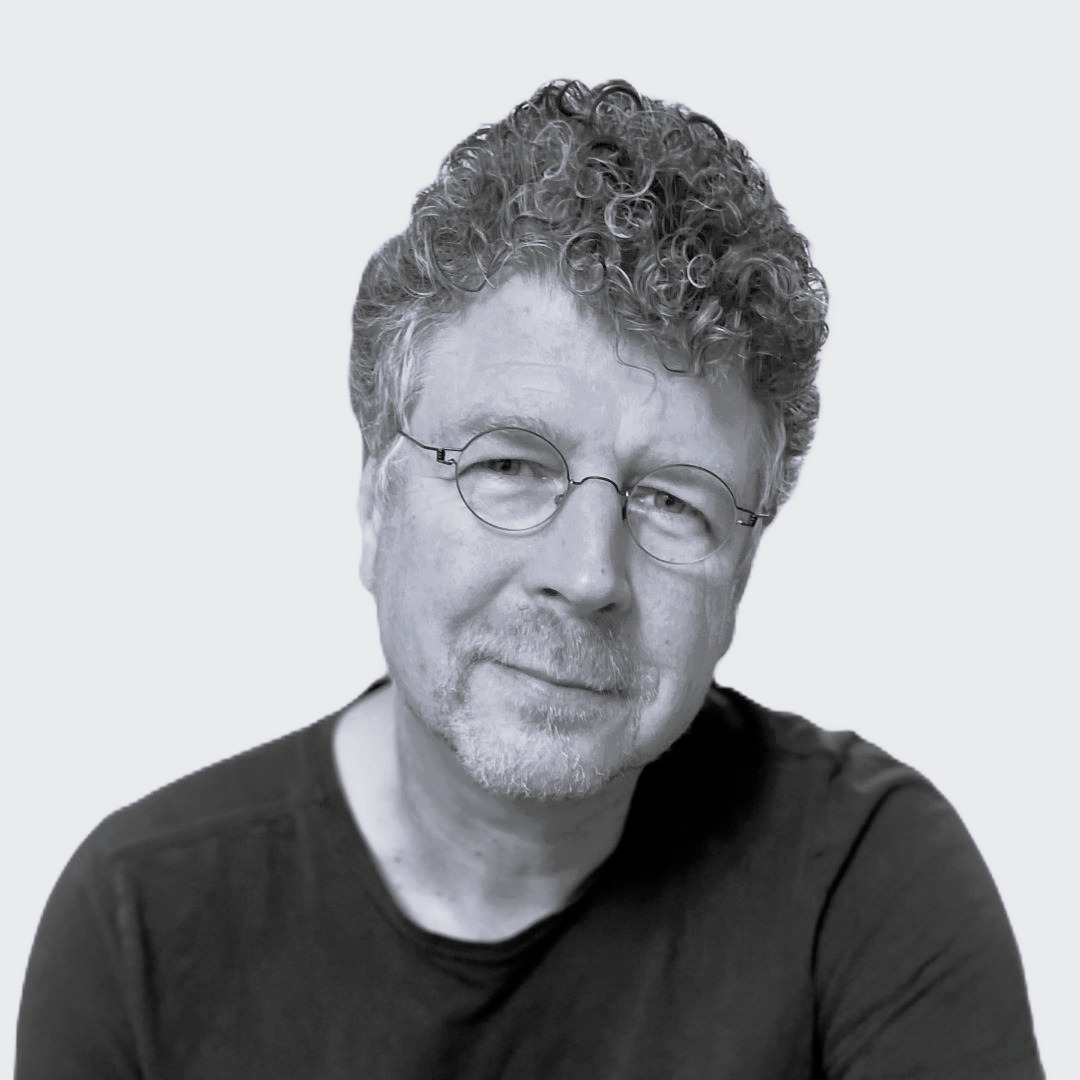 Lars Square Bw